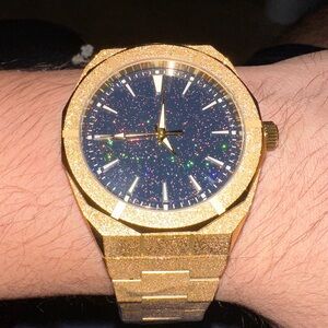 Brand new gold frosted luxury watch